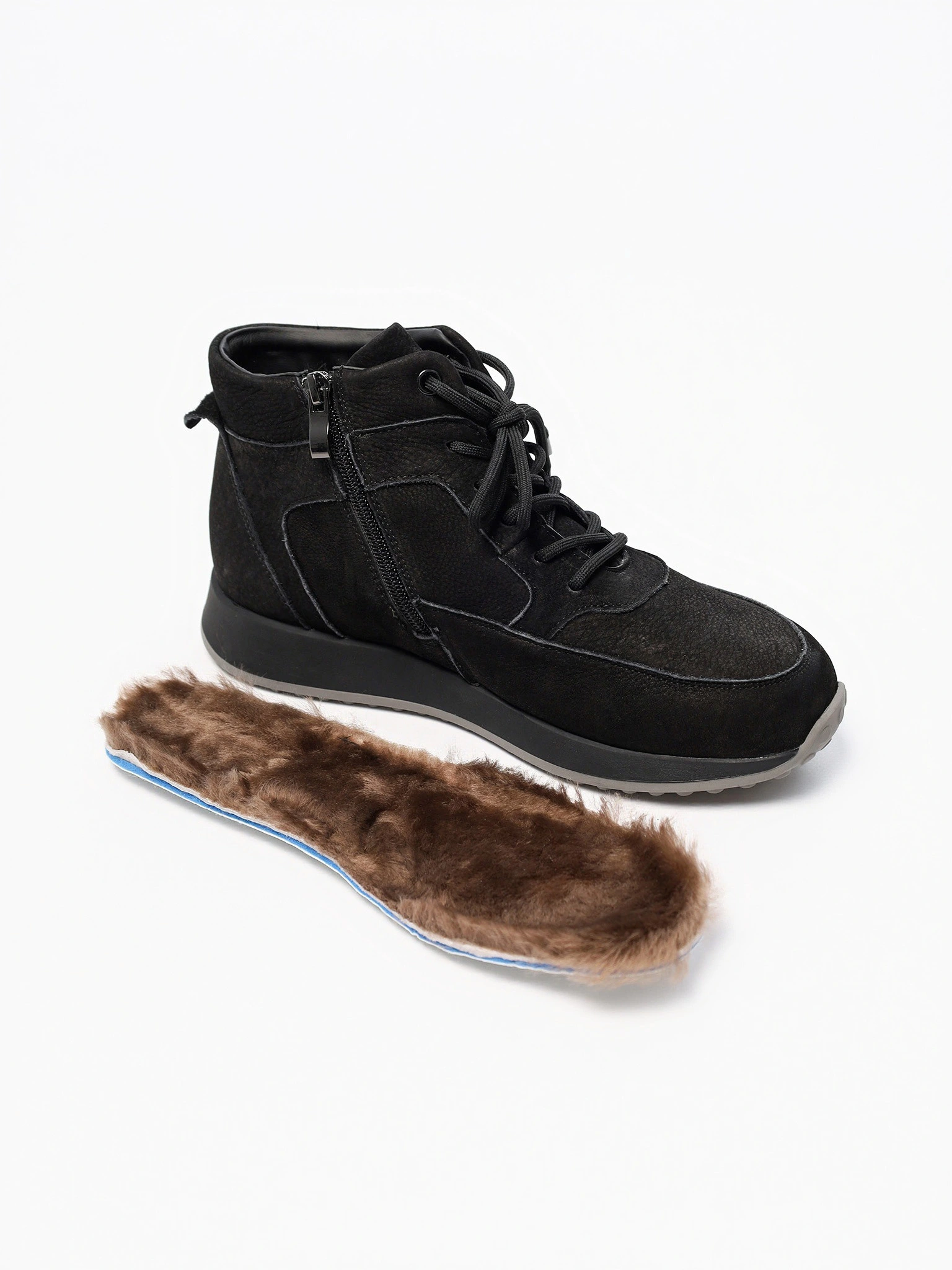 Кроссовки утепленные черного цвета на низкой подошве